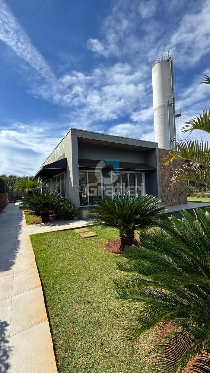 Casa de alto padrão no condomínio volpi