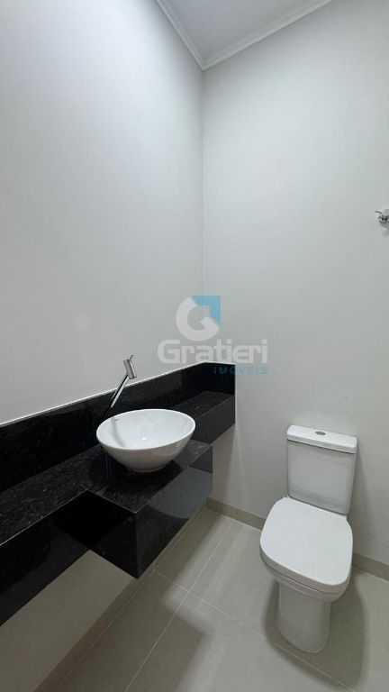 Casa de alto padrão no condomínio volpi
