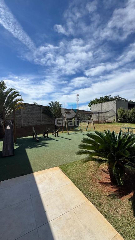 Casa de alto padrão no condomínio volpi