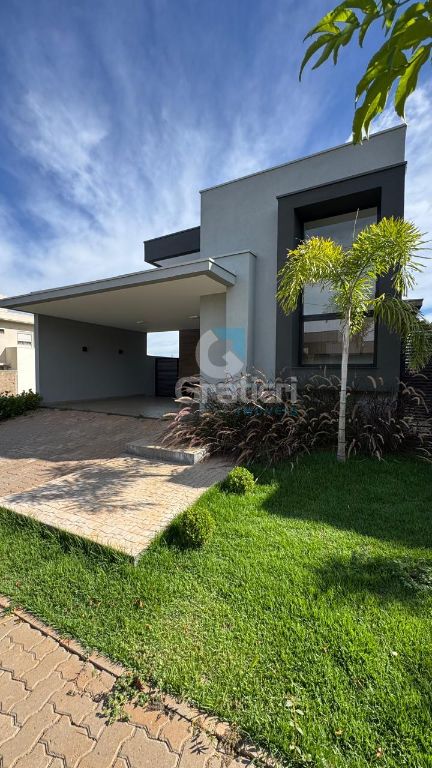 Casa de alto padrão no condomínio volpi
