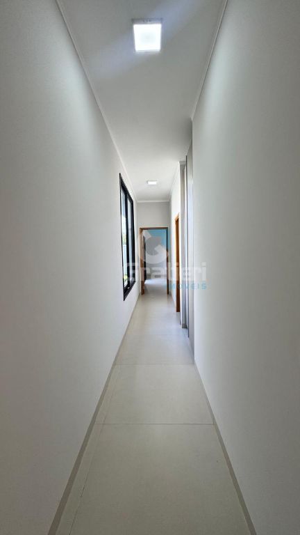 Casa de alto padrão no condomínio volpi