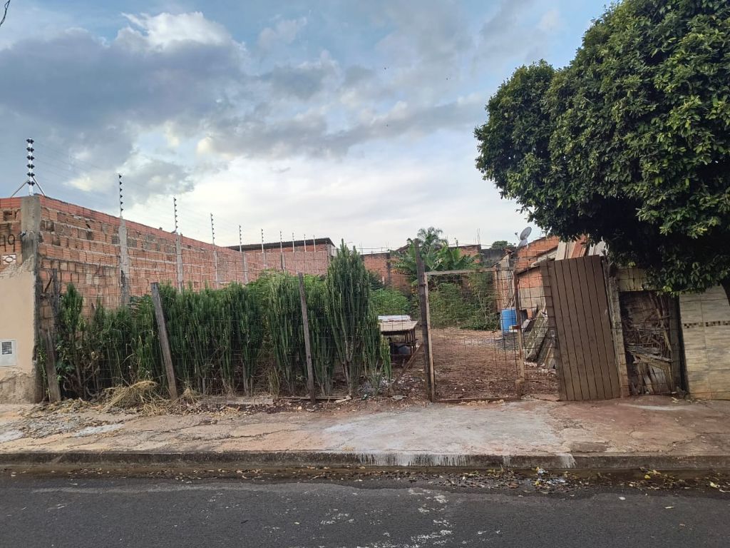 Terreno no gramado ii