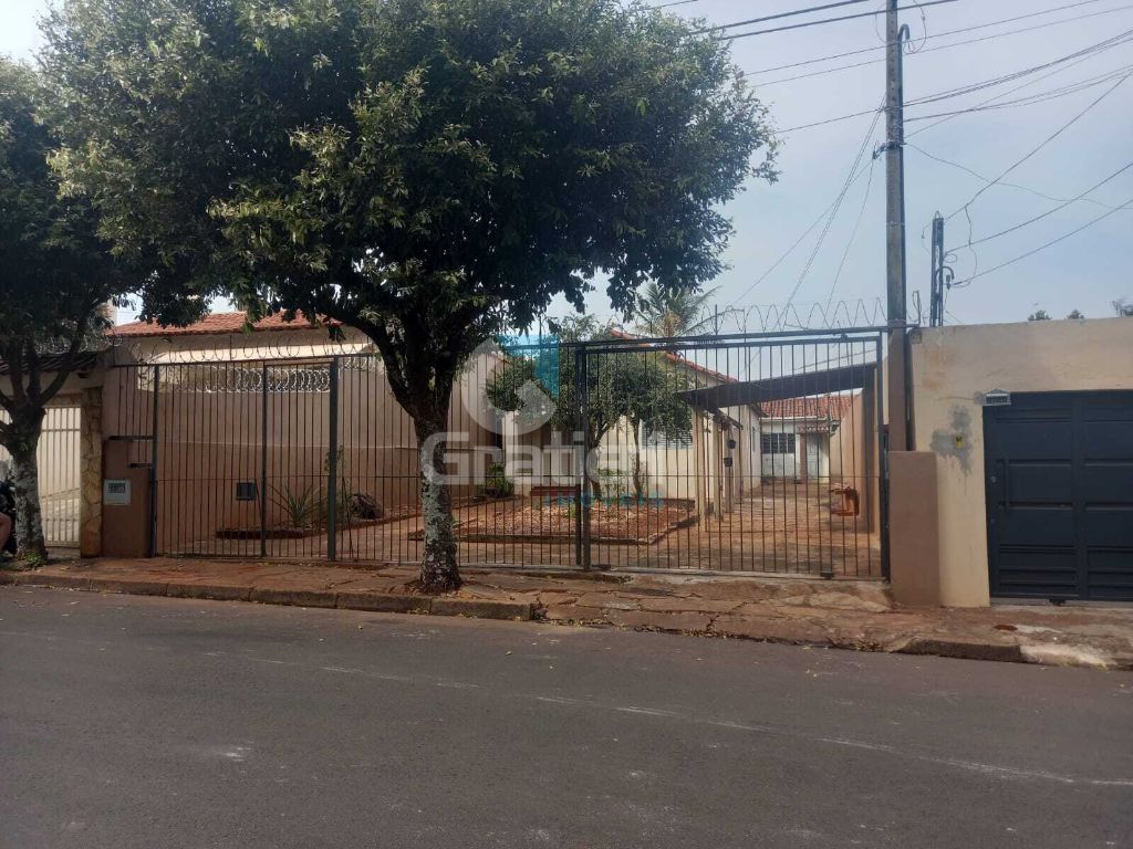 Casa à venda no bairro do carmo
