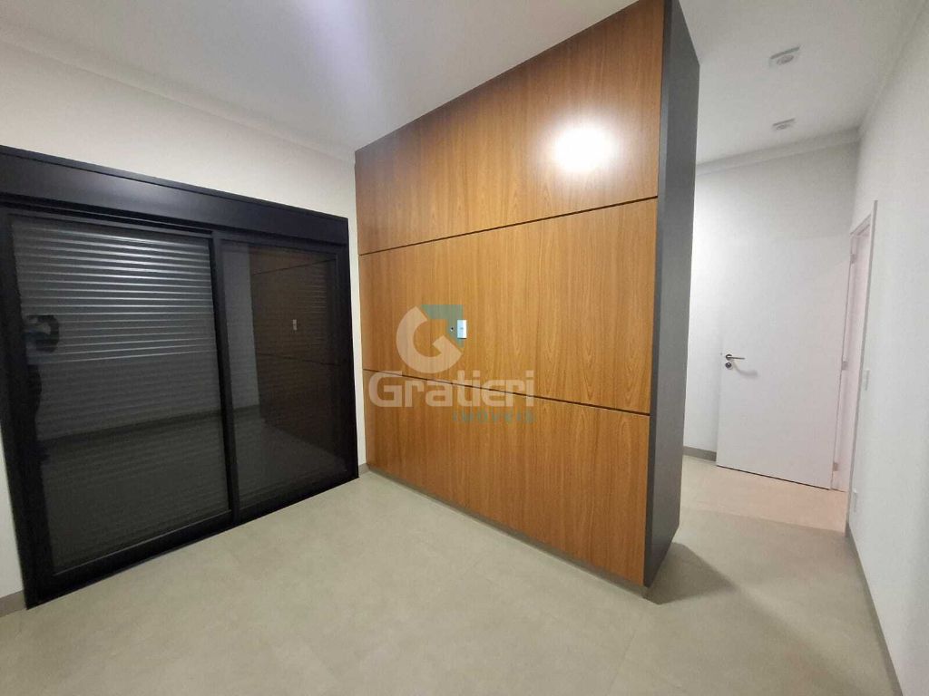 Casa de Alto Padrão à Venda no Condomínio Portal das Tipuanas