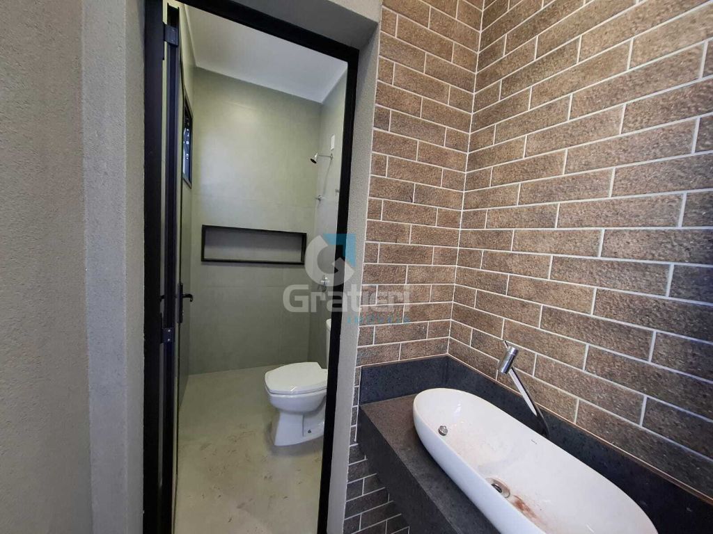 Casa de Alto Padrão à Venda no Condomínio Portal das Tipuanas