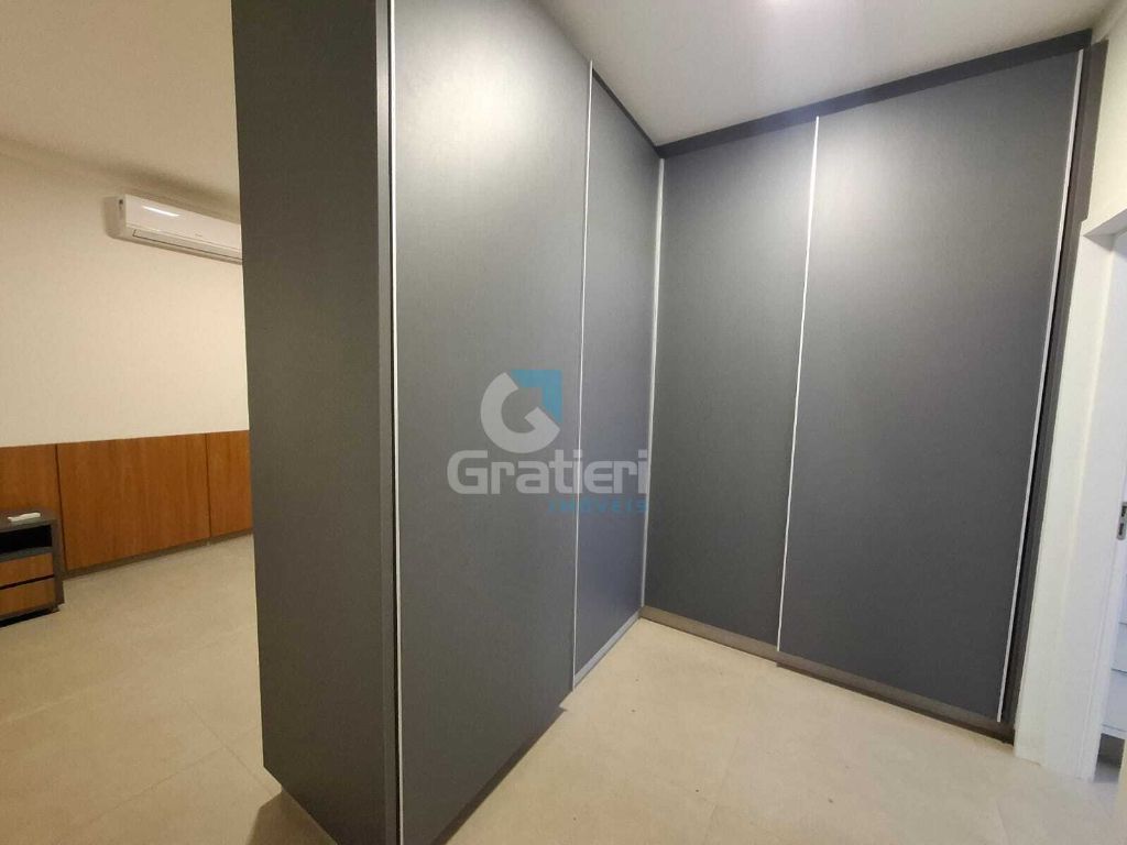 Casa de Alto Padrão à Venda no Condomínio Portal das Tipuanas