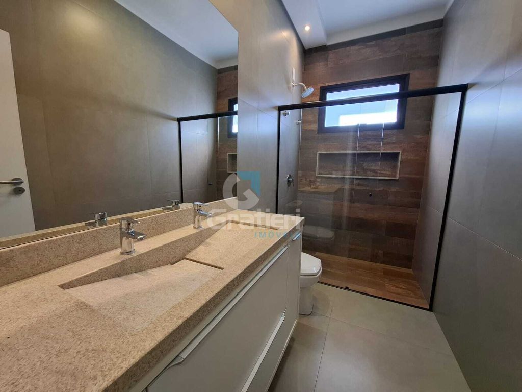 Casa de Alto Padrão à Venda no Condomínio Portal das Tipuanas
