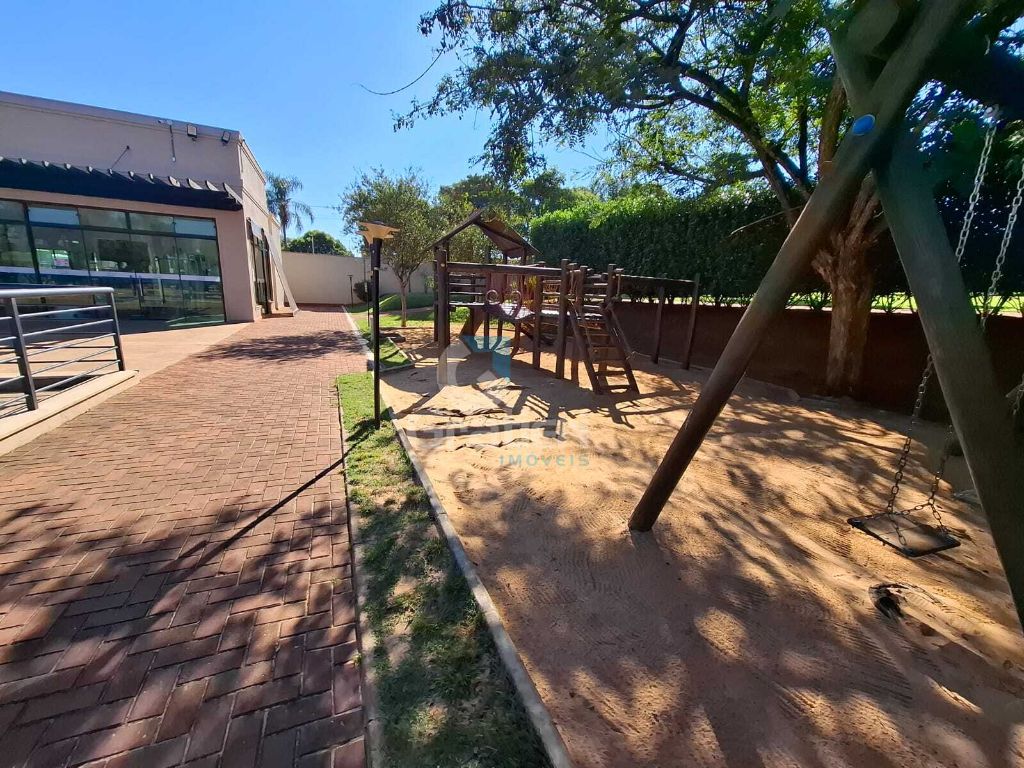 Casa de alto padrão à venda no condomínio portal das tipuana