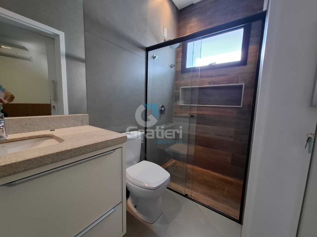 Casa de Alto Padrão à Venda no Condomínio Portal das Tipuanas