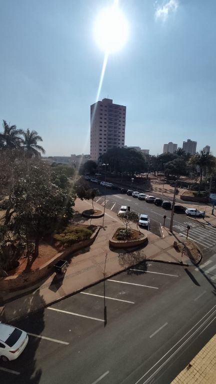 APARTAMENTO 3 QUARTOS - Edifício Diplomata 100 mts da UNIARA