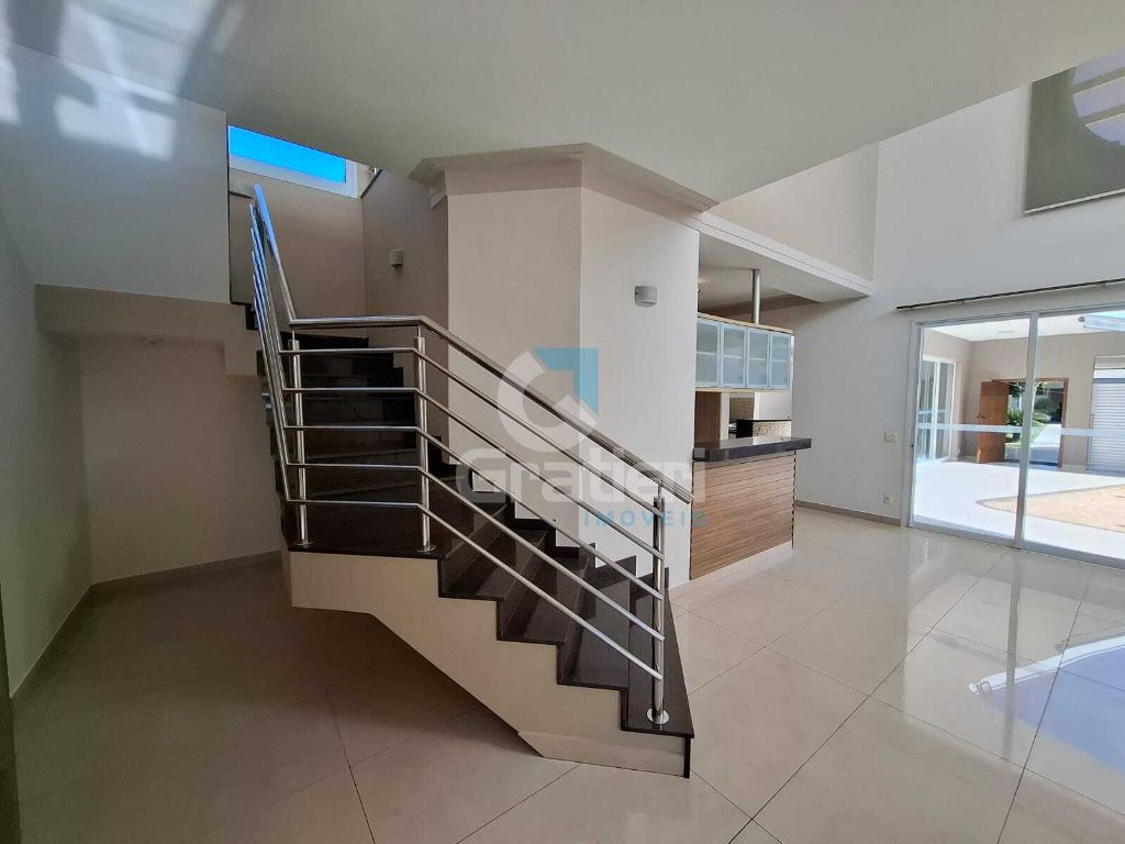 Casa de alto padrão à venda no condomínio portal dos oitis