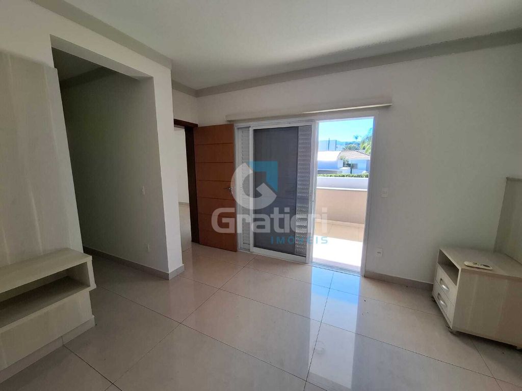 Casa de alto padrão à venda no condomínio portal dos oitis