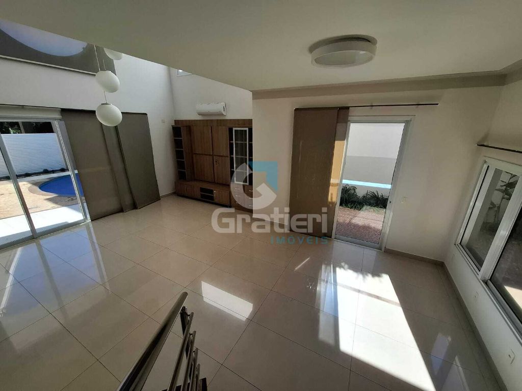 Casa de Alto Padrão à Venda no Condomínio Portal dos Oitis