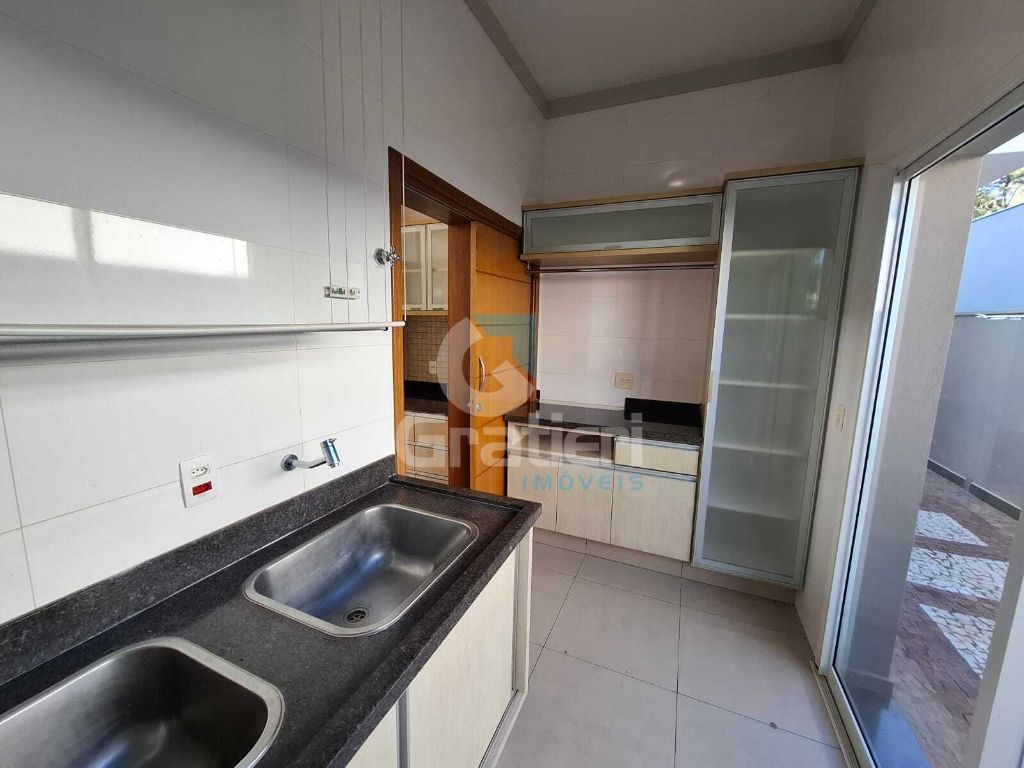 Casa de Alto Padrão à Venda no Condomínio Portal dos Oitis
