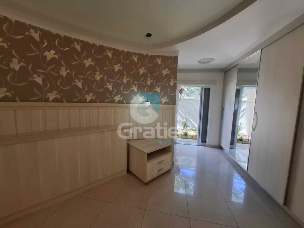 Casa de Alto Padrão à Venda no Condomínio Portal dos Oitis