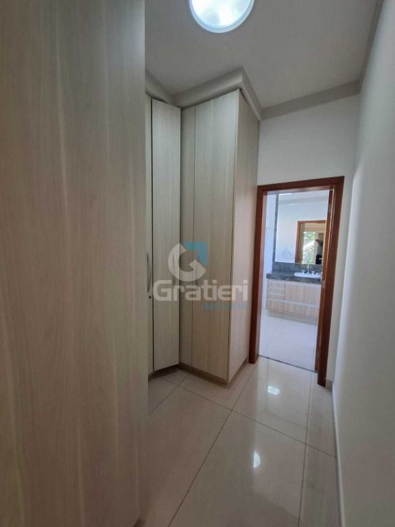 Casa de Alto Padrão à Venda no Condomínio Portal dos Oitis