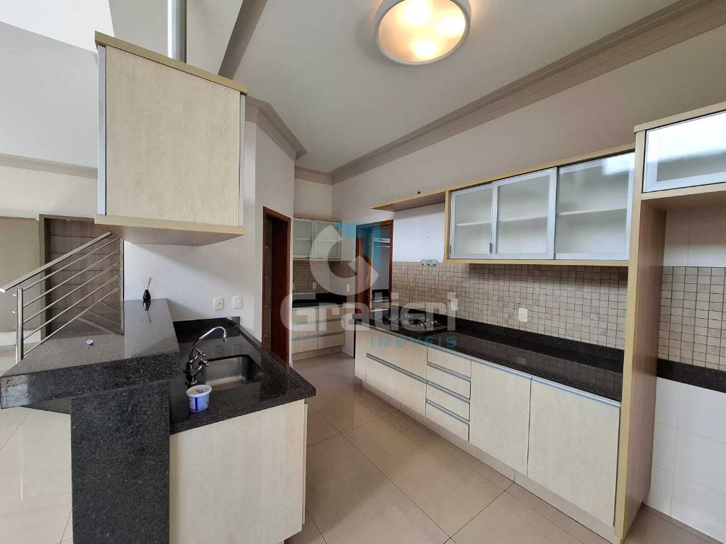 Casa de Alto Padrão à Venda no Condomínio Portal dos Oitis