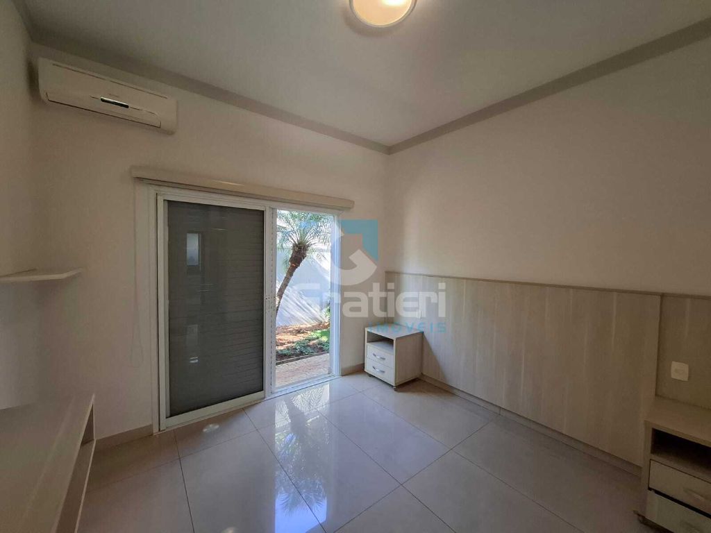 Casa de Alto Padrão à Venda no Condomínio Portal dos Oitis