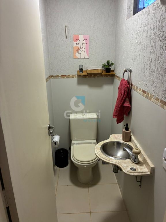 Casa completa no Centro de Araraquara com área gourmet e suíte com closet!