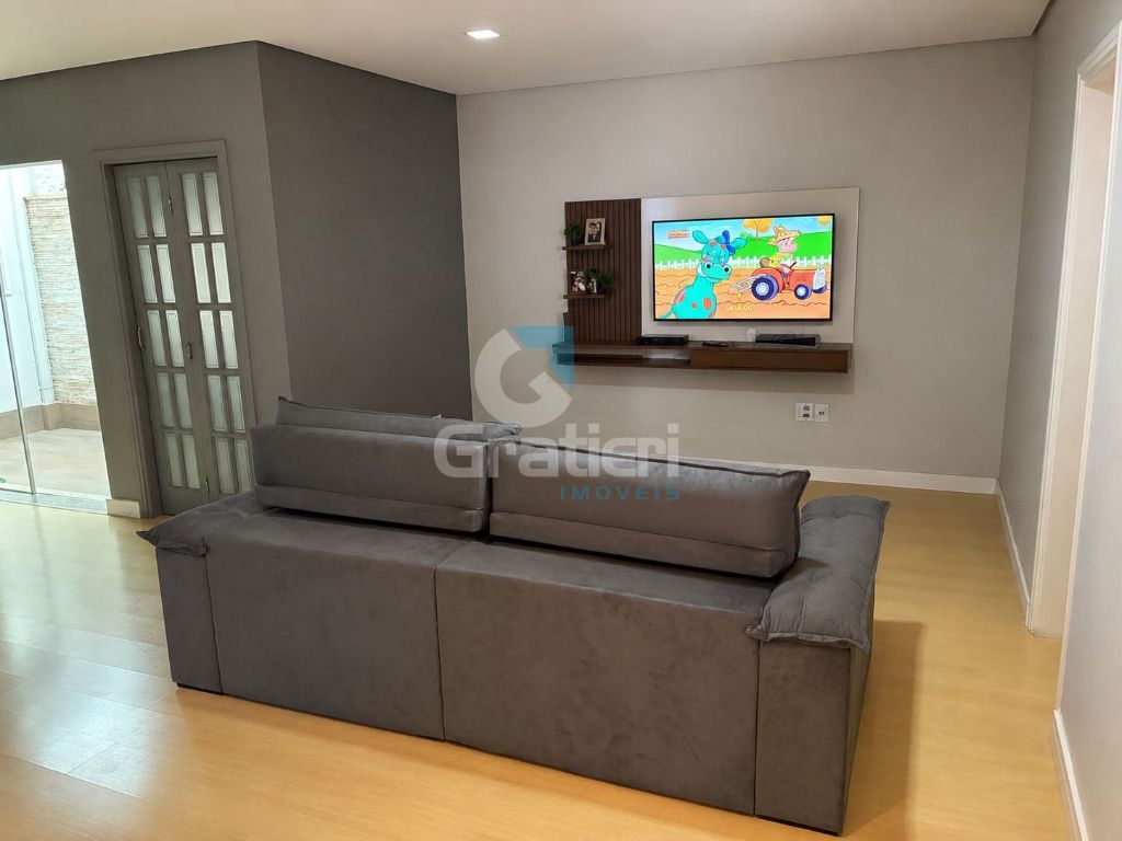 Casa completa no Centro de Araraquara com área gourmet e suíte com closet!