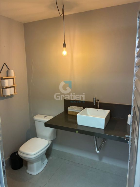 Casa completa no Centro de Araraquara com área gourmet e suíte com closet!
