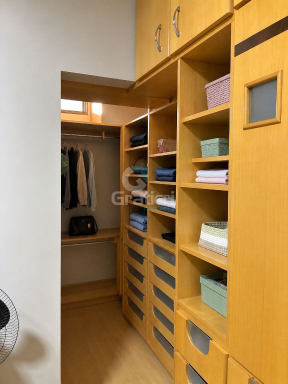 Casa completa no Centro de Araraquara com área gourmet e suíte com closet!