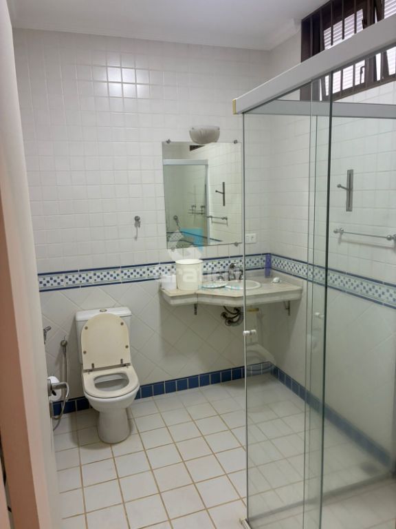 Casa completa no Centro de Araraquara com área gourmet e suíte com closet!