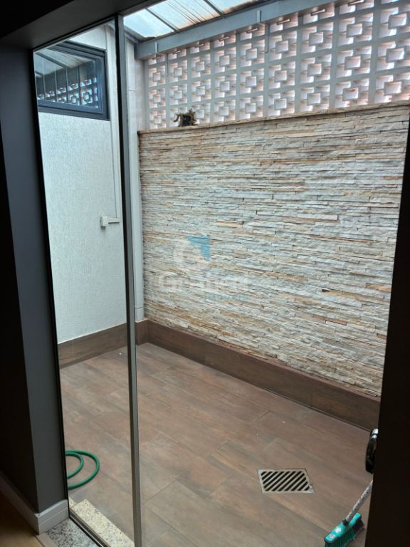 Casa completa no Centro de Araraquara com área gourmet e suíte com closet!