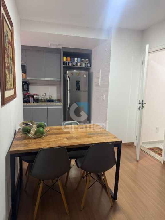 Apartamento com garagem coberta e planejados no portal camin