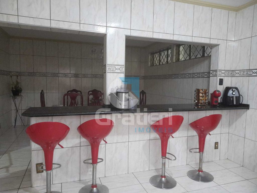 Sobrado de esquina com 4 dormitórios e área gourmet no Jd. Brasília