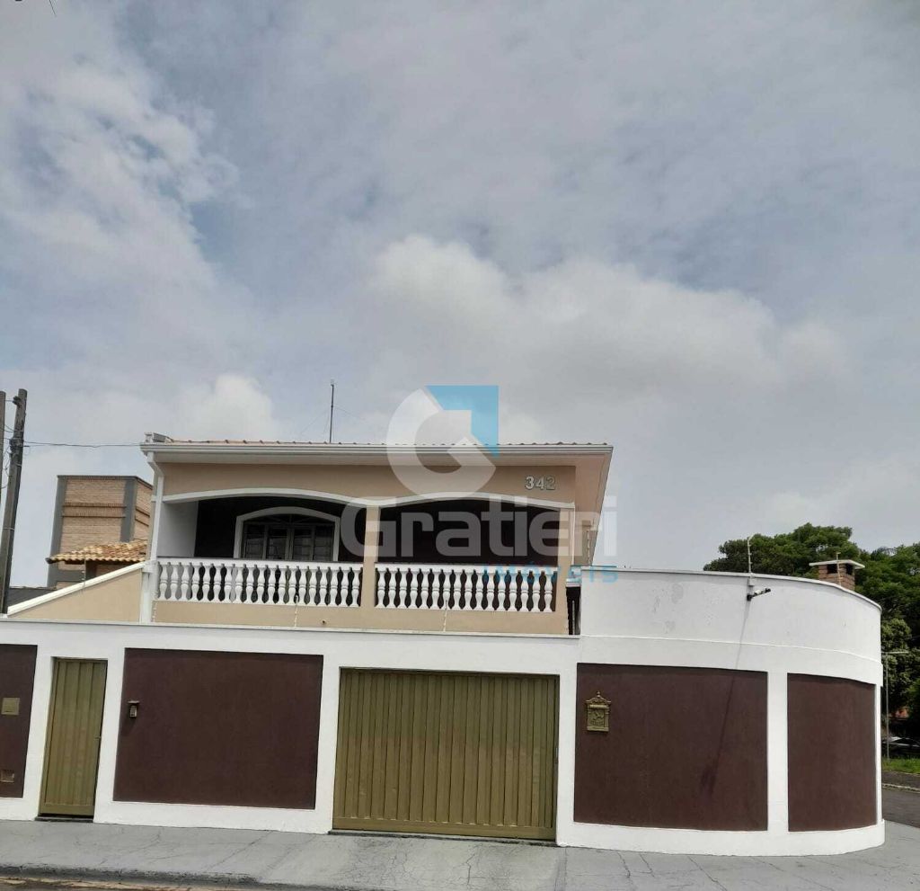 Sobrado de esquina com 4 dormitórios e área gourmet no jd. B