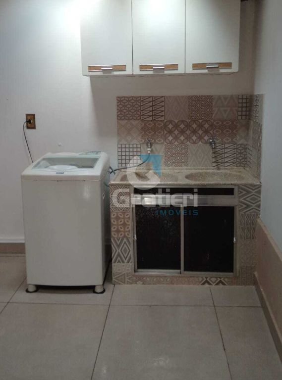 Sobrado de esquina com 4 dormitórios e área gourmet no jd. B