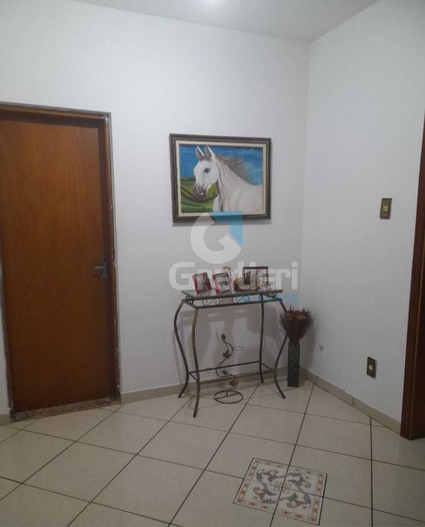 Sobrado de esquina com 4 dormitórios e área gourmet no jd. B