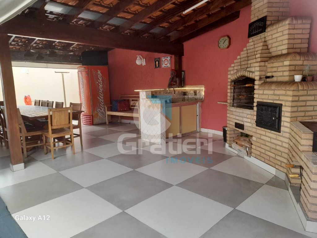 Sobrado de esquina com 4 dormitórios e área gourmet no Jd. Brasília