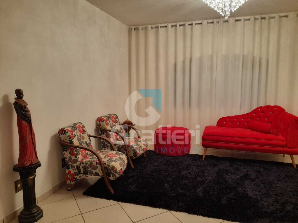 Sobrado de esquina com 4 dormitórios e área gourmet no Jd. Brasília