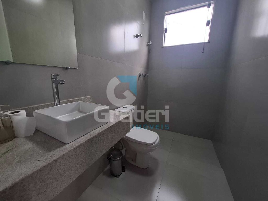 Casa com 3 dormitórios e amplo quintal no residencial cambuí