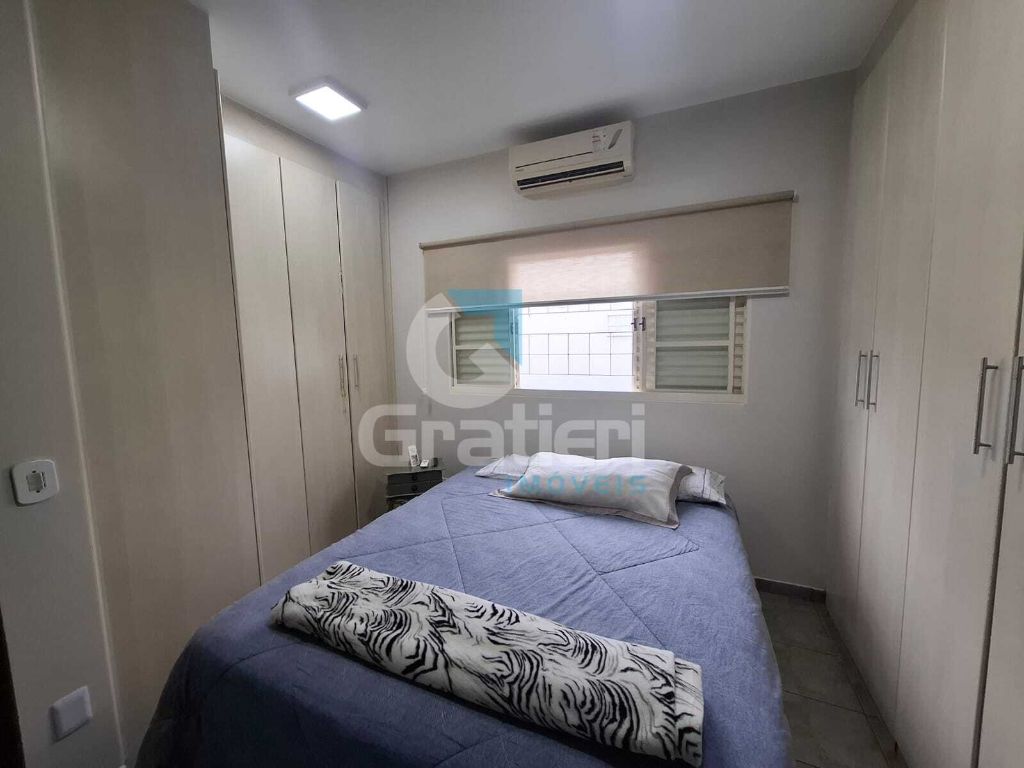 Casa com 3 dormitórios e amplo quintal no Residencial Cambuí