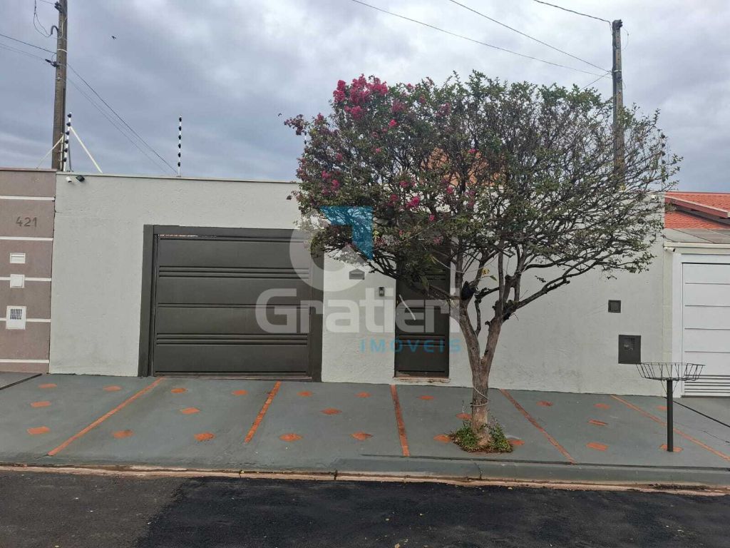 Casa com 3 dormitórios e amplo quintal no residencial cambuí
