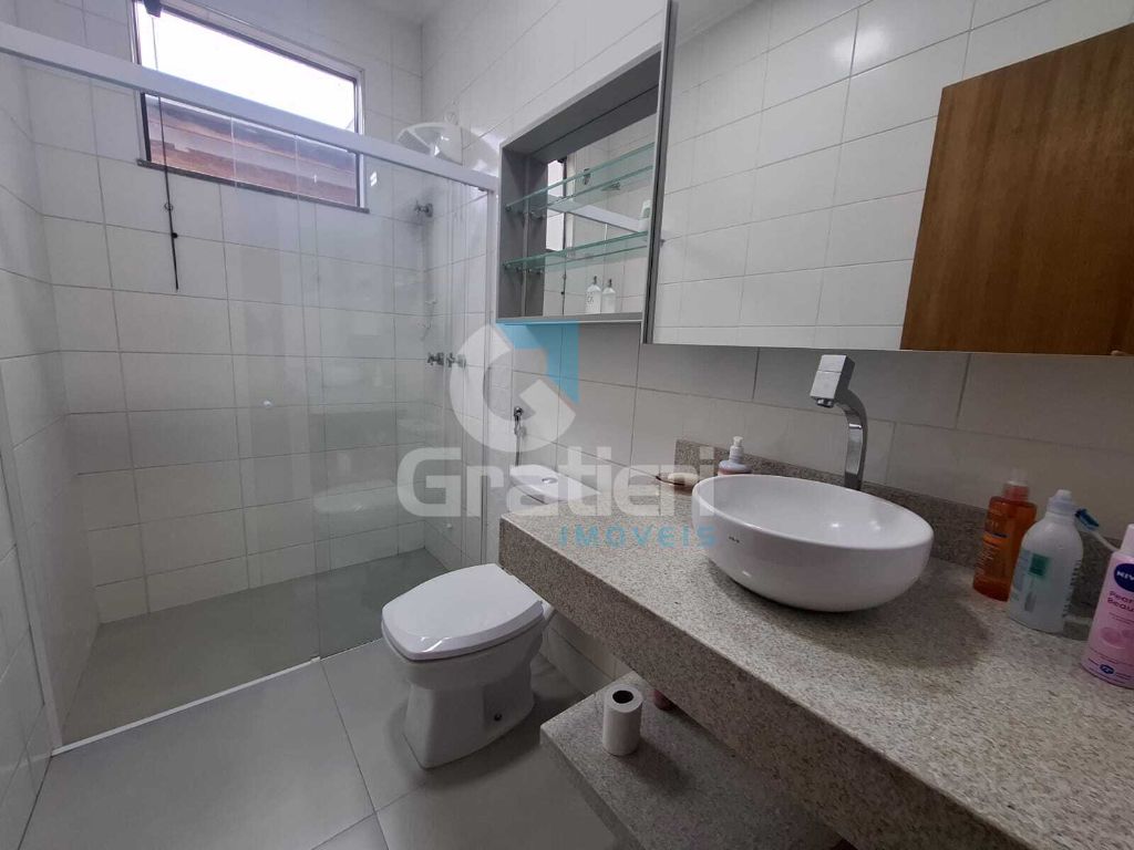 Casa com 3 dormitórios e amplo quintal no residencial cambuí