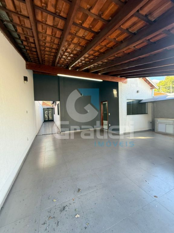 Casa com suíte e área gourmet no jardim alvorada