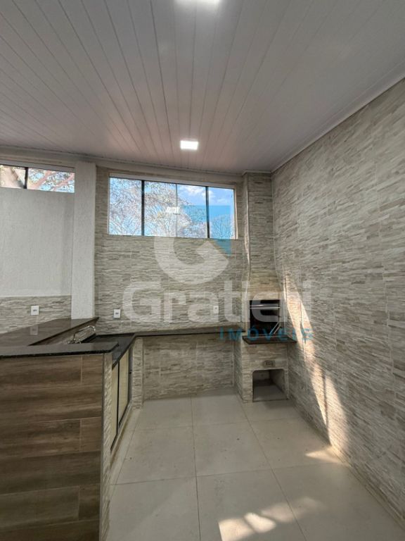 Casa com suíte e área gourmet no jardim alvorada