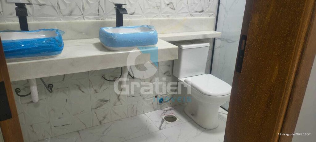 Casa moderna com suíte, closet e área gourmet no jd. Eliana!