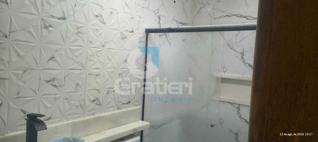 Casa moderna com suíte, closet e área gourmet no jd. Eliana!