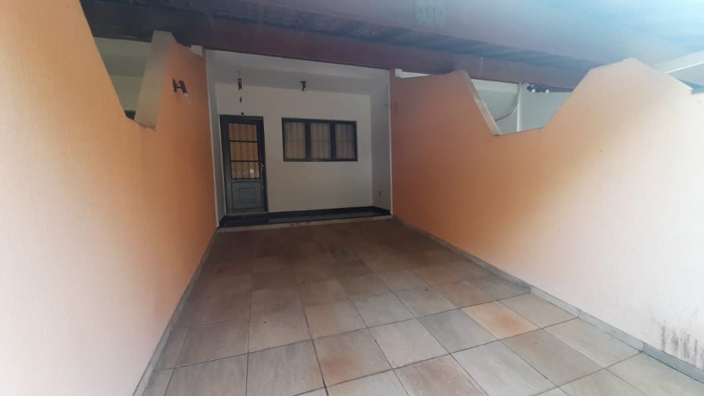Sobrado no jardim califórnia (quitandinha)