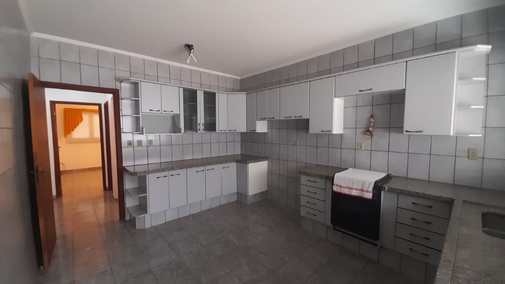Sobrado no Jardim Califórnia (Quitandinha)