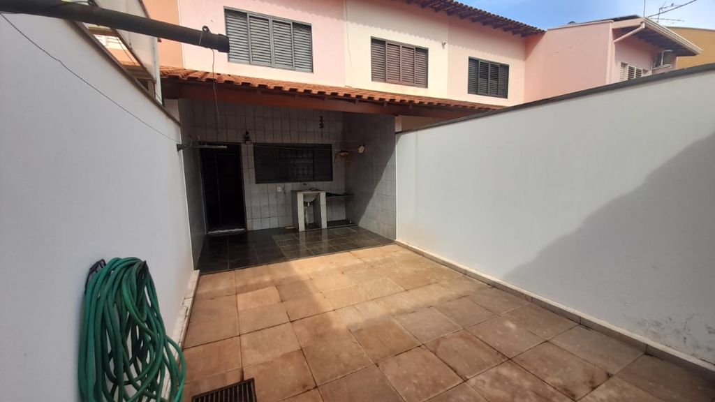 Sobrado no Jardim Califórnia (Quitandinha)