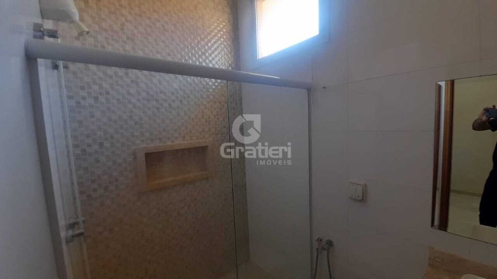 Casa 3 suítes com porta balcão, todas com móveis planejados 