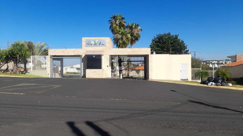 Casa 3 suítes com porta balcão, todas com móveis planejados 