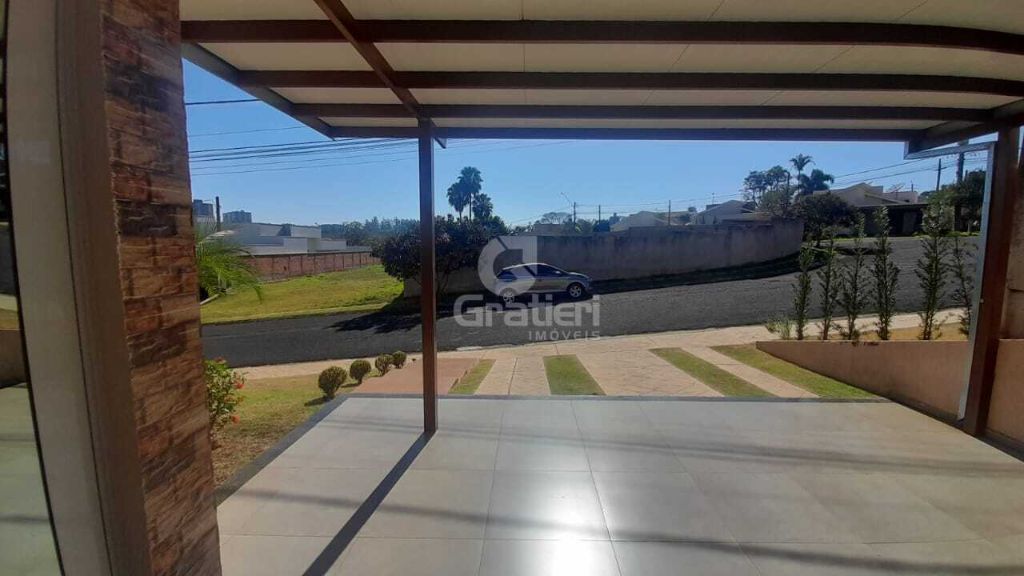 Casa 3 suítes com porta balcão, todas com móveis planejados 