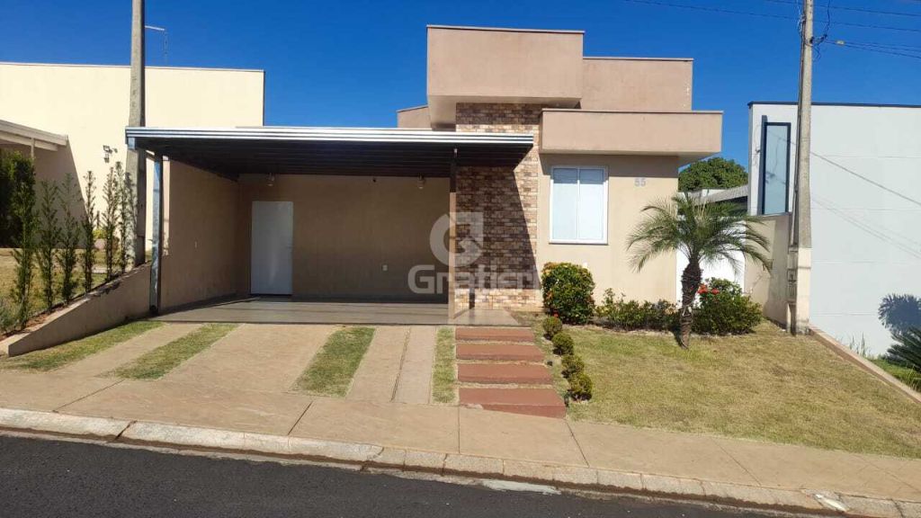 Casa 3 suítes com porta balcão, todas com móveis planejados 
